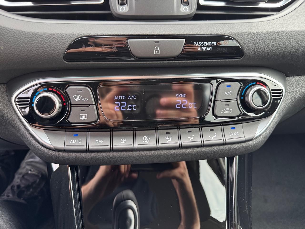 Fahrzeugabbildung Hyundai i30 ADVANTAGE *LED*NAVI*SHZ*LHZ*NAVI*USB*DAB+