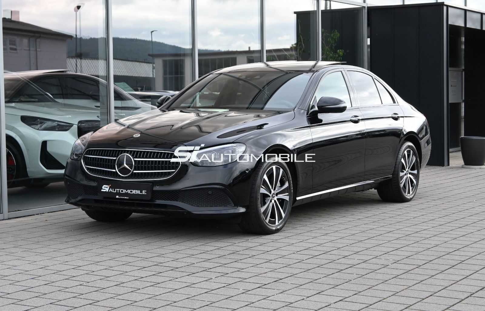 Fahrzeugabbildung Mercedes-Benz E 300 e Lim. °NIGHT°ACC°PANO°MULTIBEAM°8-FACH°