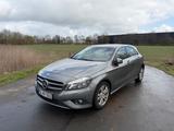 Mercedes-Benz A 180 - grau metallic | 122PS - mit Benzin-Antrieb: Grau, Limousine, mit Klimaanlage, Metallic