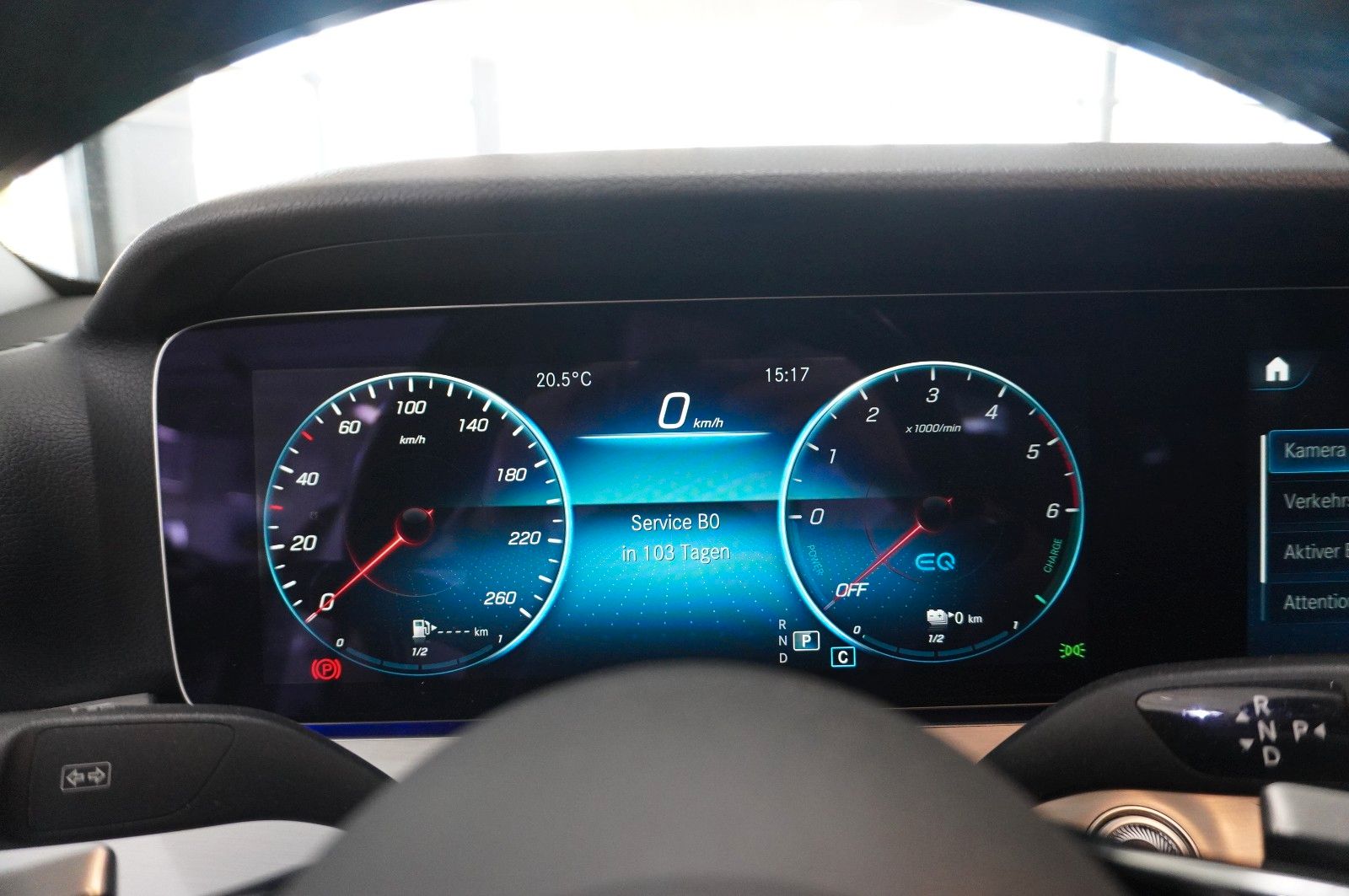 Fahrzeugabbildung Mercedes-Benz E 300E LIM. AVANTGARDE NAVI/LED/KAMERA/PANO./AHK