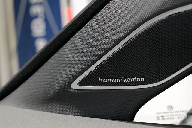 Volkswagen Golf VIII R 4Motion Akrapovic 360° HuD 270Kmh