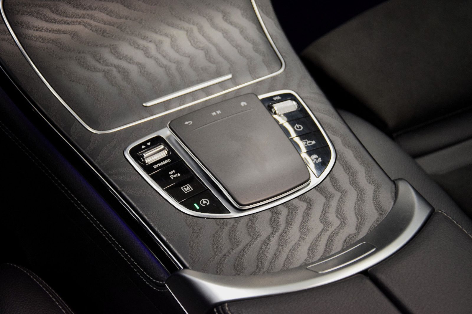 Fahrzeugabbildung Mercedes-Benz GLC 200 4Matic AMG Pano Kamera LED Tempomat