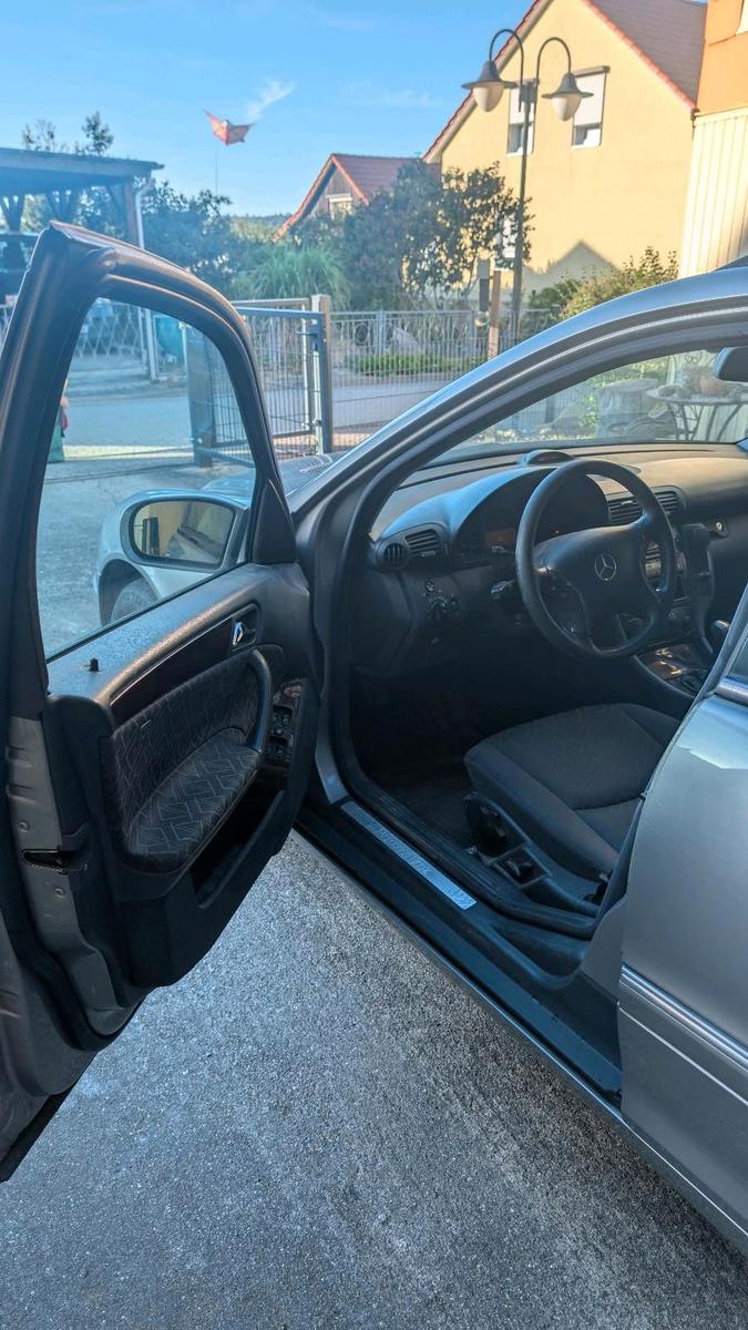 Mercedes-Benz C180 2004 — photo 9