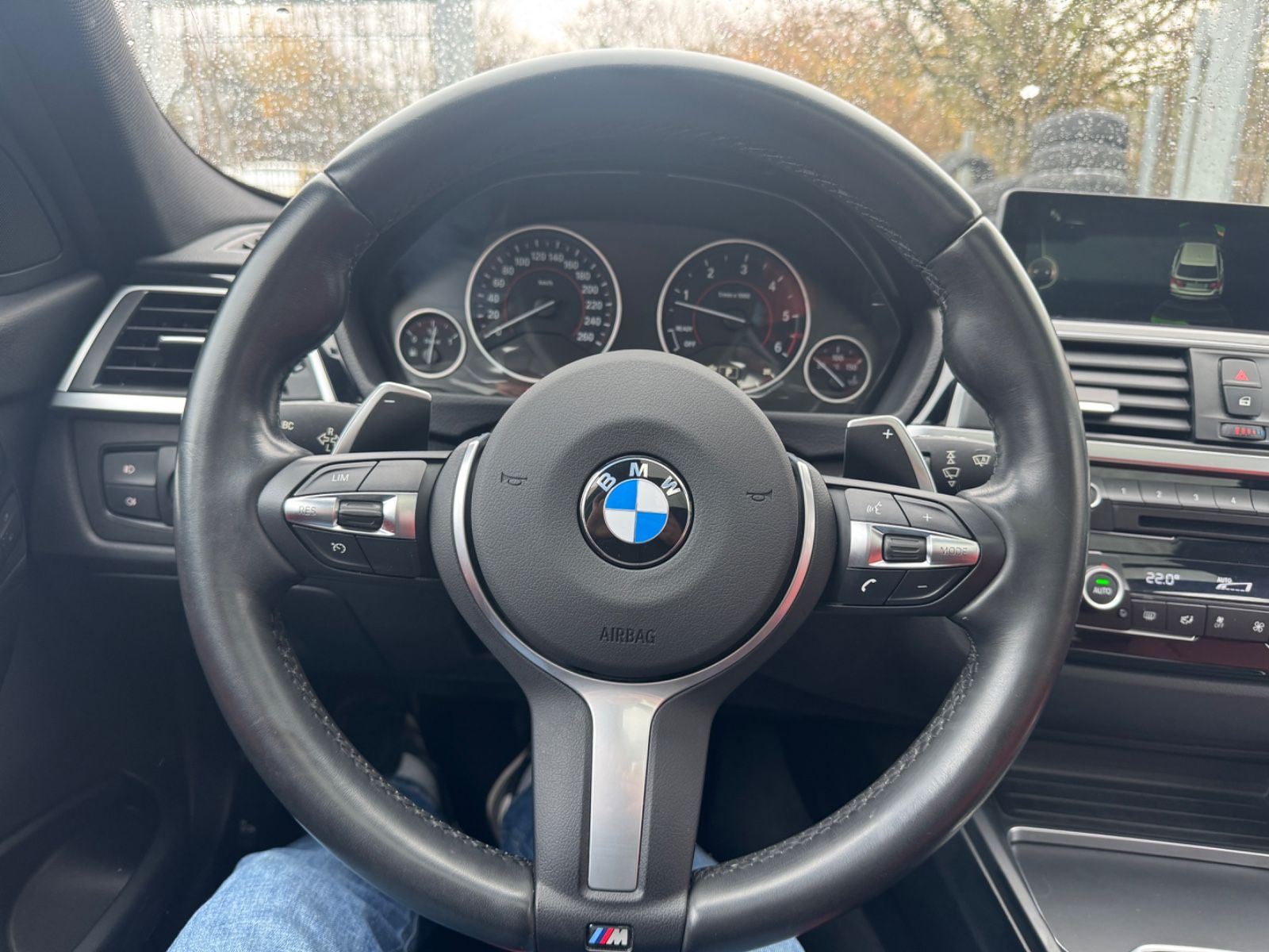 Fahrzeugabbildung BMW 330 xDrive Sport Line erst37000km+Panorama+HUD
