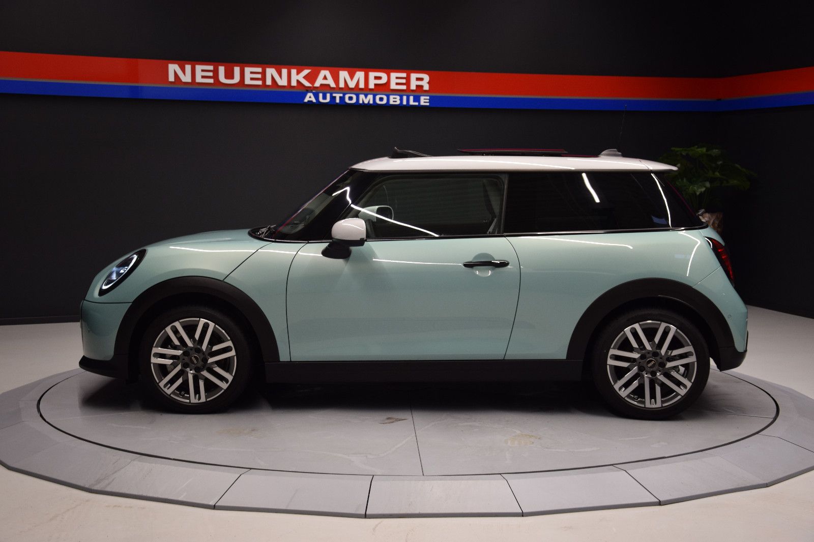 Fahrzeugabbildung MINI Cooper C Classic Trim Paket-M Pano HuD Kamera