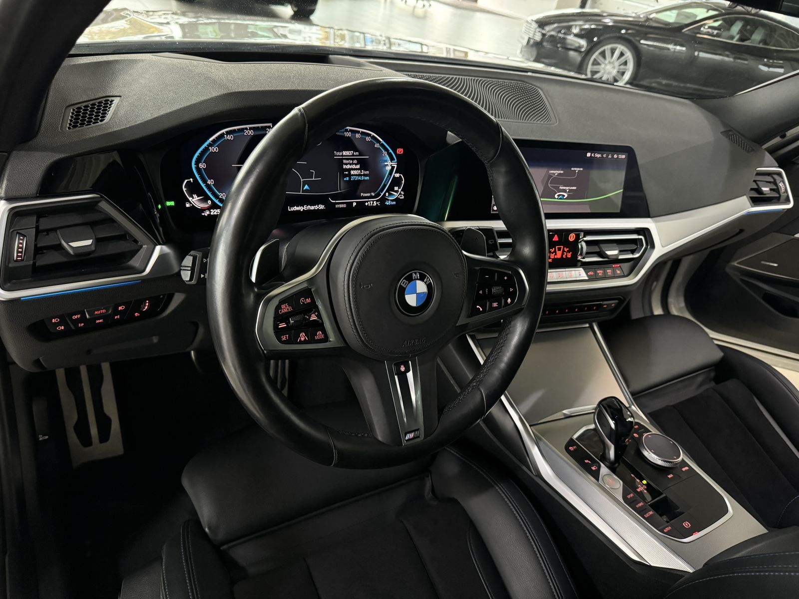 Fahrzeugabbildung BMW 330e M Sport Laser HUD DAB H/K Komfort Alarm ACC