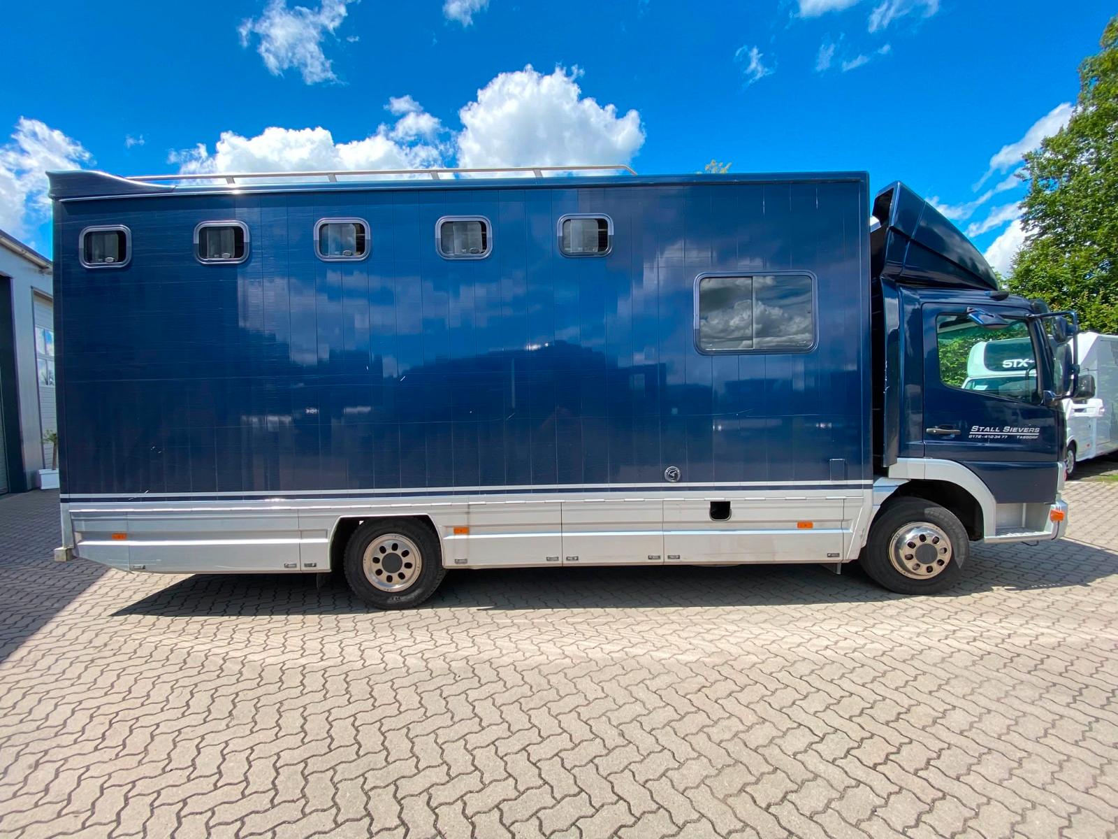 Mercedes-Benz Atego 8180 4-5  Pferde  Wohnung