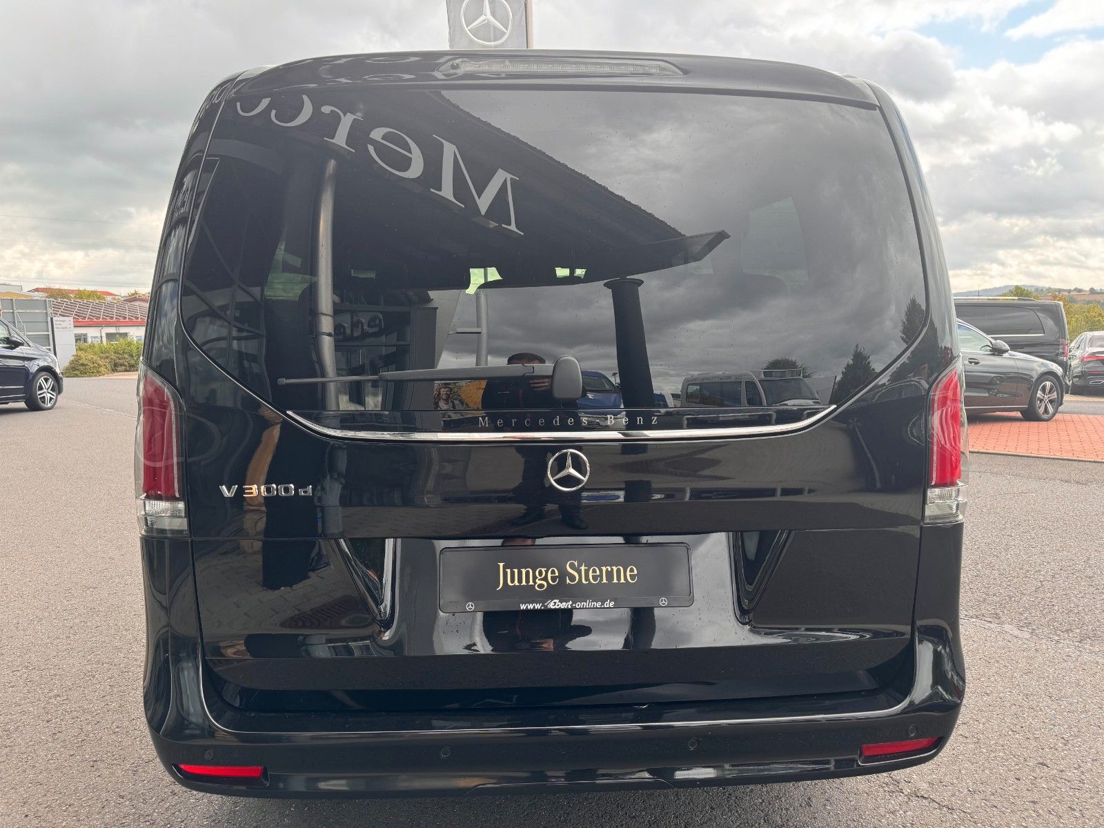 Fahrzeugabbildung Mercedes-Benz V 300 d AVANTGARDE Extralang 360Kamera Standheiz