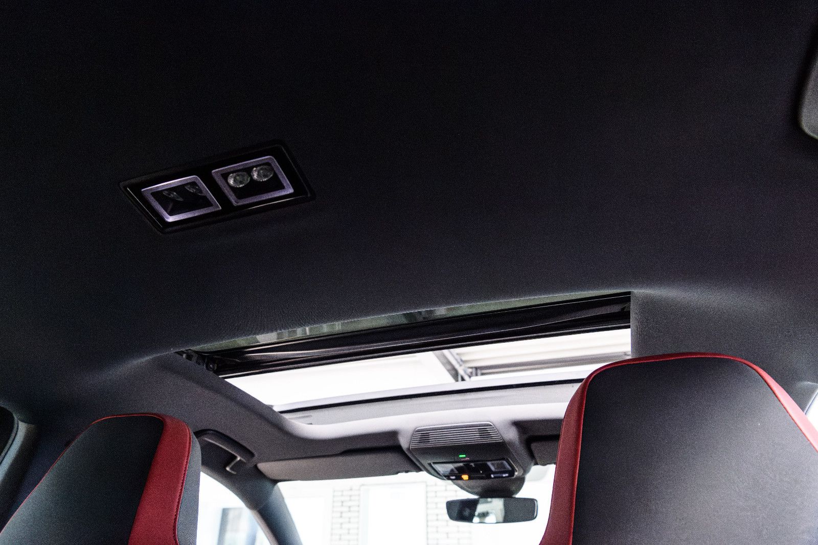 Fahrzeugabbildung Volkswagen Golf VIII GTI +Matrix +Panorama +LED +ACC