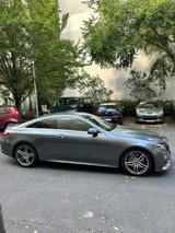 Mercedes-Benz Multi Beam, Burmester, Memorysitze, Digitale Anz - Mercedes-Benz E 300 mit Benzin-Antrieb: Cabrio