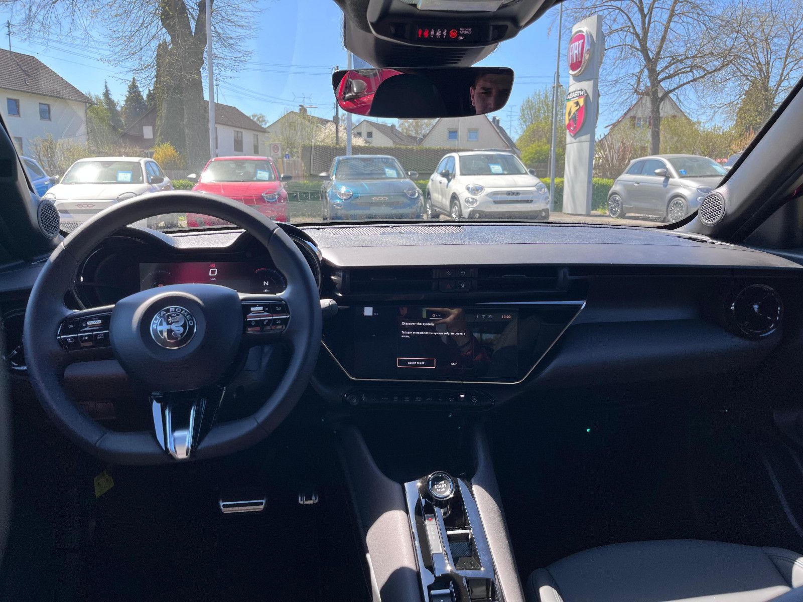Fahrzeugabbildung Alfa Romeo Junior Ibrida 1.2 VGT 48V-Hybrid 107 kW ti