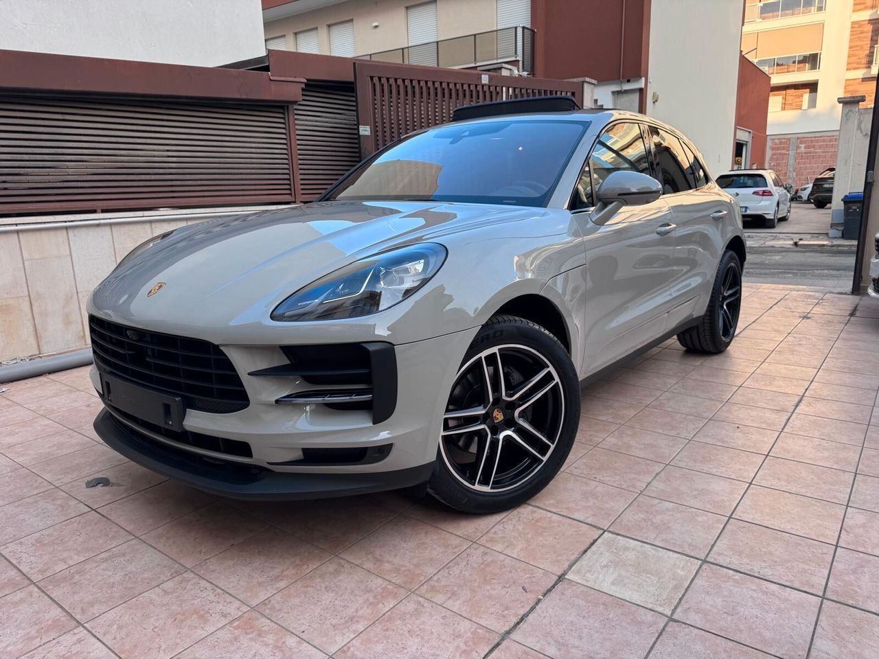 PORSCHE Macan