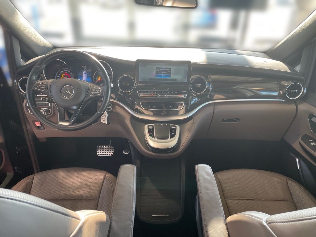 Fahrzeugabbildung Mercedes-Benz V 300 d EAV/K Airmatic, AHK, Navi,STHZ, Sitzbel.