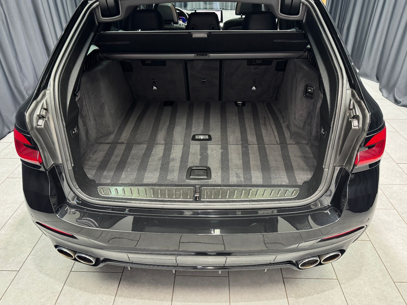 Fahrzeugabbildung ALPINA B5 4.4 Touring|LASER|PANO|HEAD-UP|VOLL