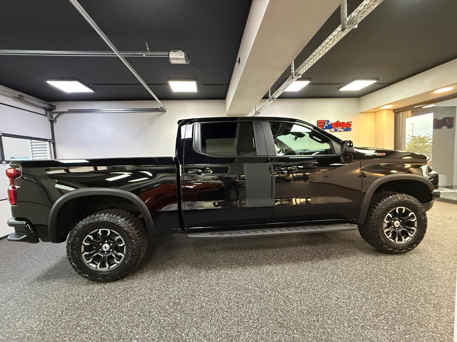 Fahrzeugabbildung Chevrolet 2026 SILVERADO ZR2 OFF ROAD-SIDE ST 6.2L V8-4x4