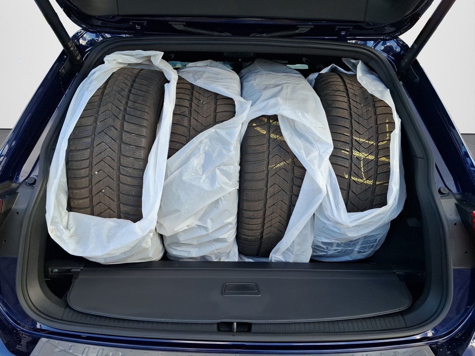 VW Tiguan Allspace 2.0 TSI R-Line 4Motion DSG / NAV - Image 16