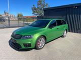 Skoda Octavia Combi RS DSG Leder Kamera Navi Memory - Skoda Octavia: Grün