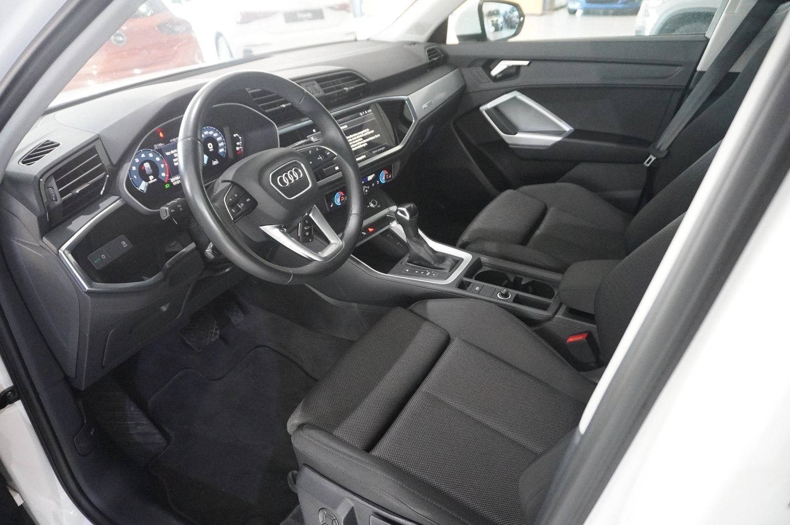 Fahrzeugabbildung Audi Q3 35 TFSI ADVANCED S-TRONIC NAVI/LED/VIRTU/DAB+
