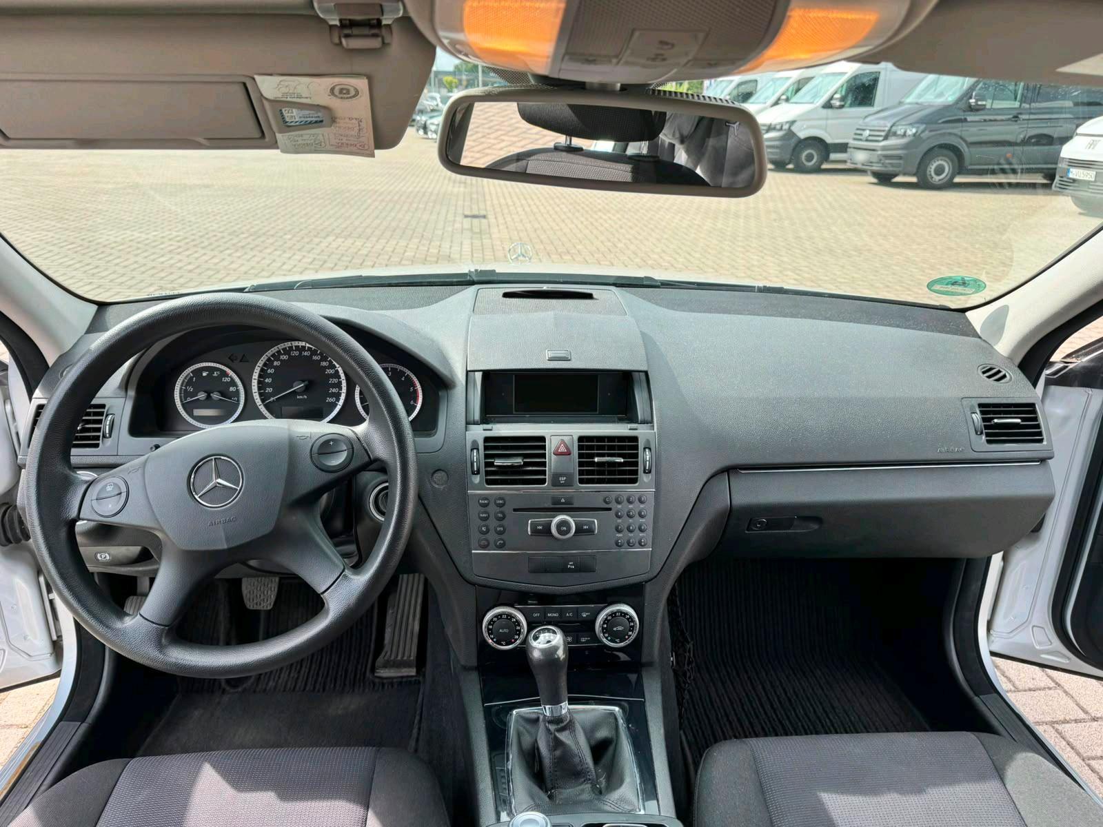 Mercedes-Benz C200 2010 — engine 136 HP (100kW)