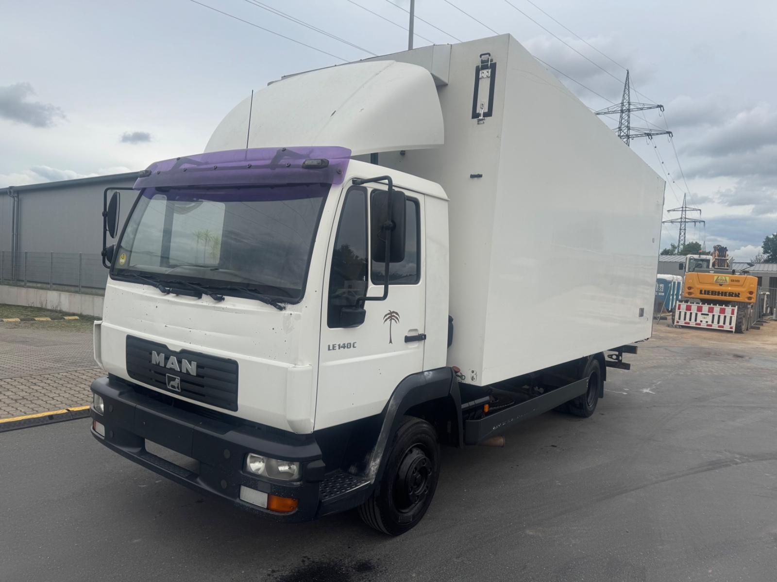 MAN LE 140 C TÜV 02/26 Isolierkoffer