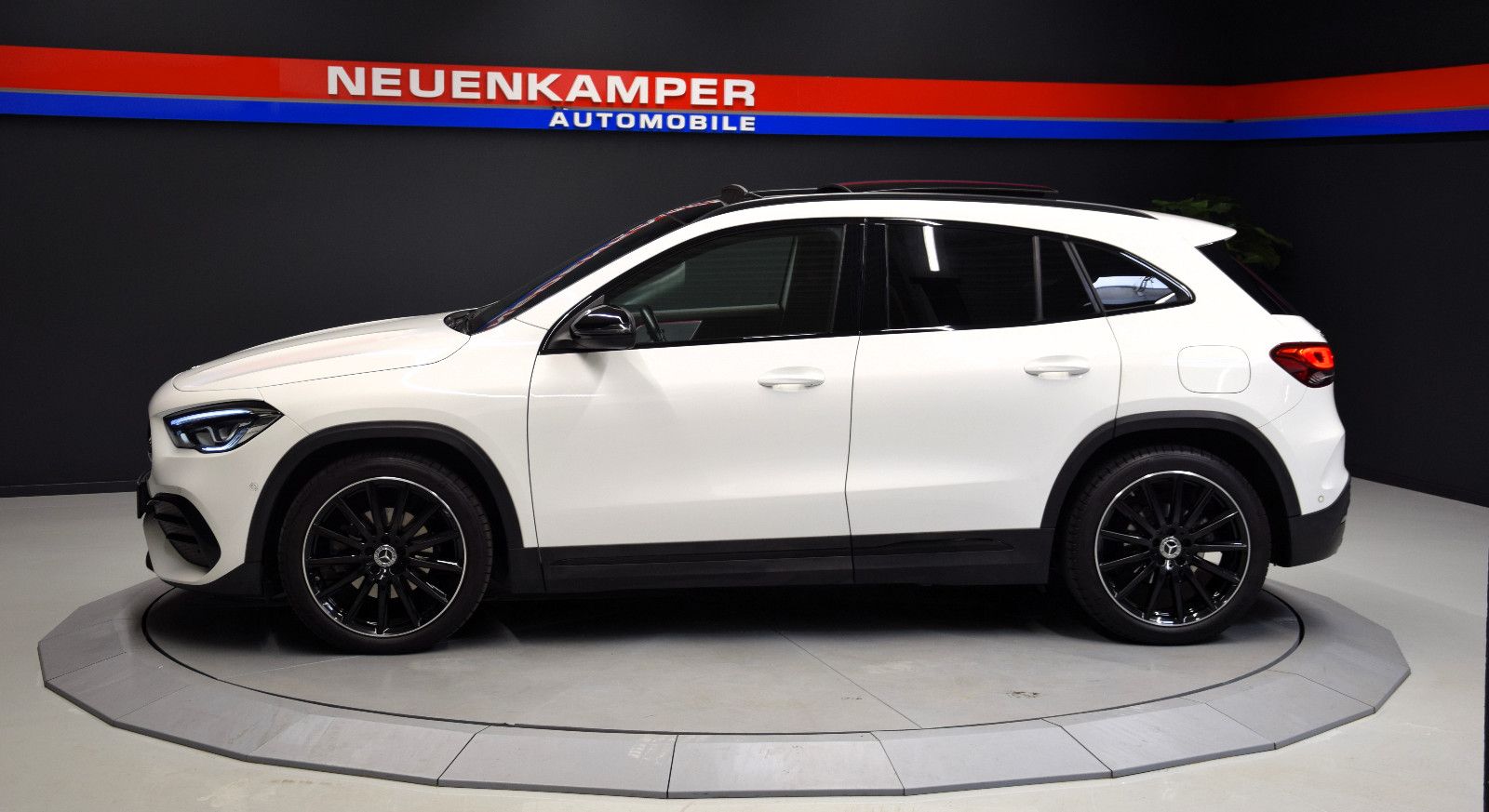 Fahrzeugabbildung Mercedes-Benz GLA 200 4Matic AMG-Line ACC Pano Kamera Night