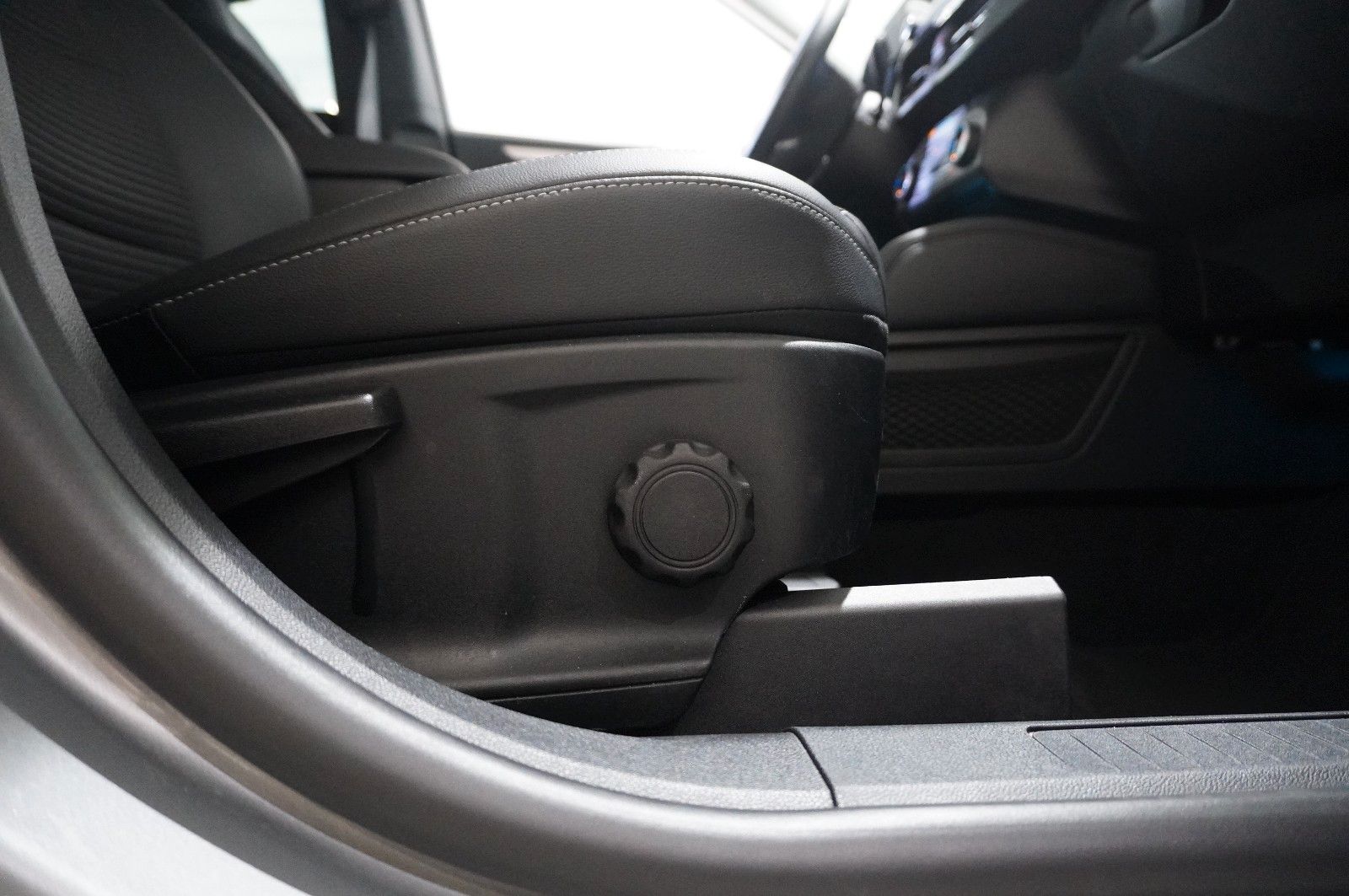 Fahrzeugabbildung Ford Kuga 2.5 HYBRID TITANIUM X 4X4 NAVI/LED/KAMERA