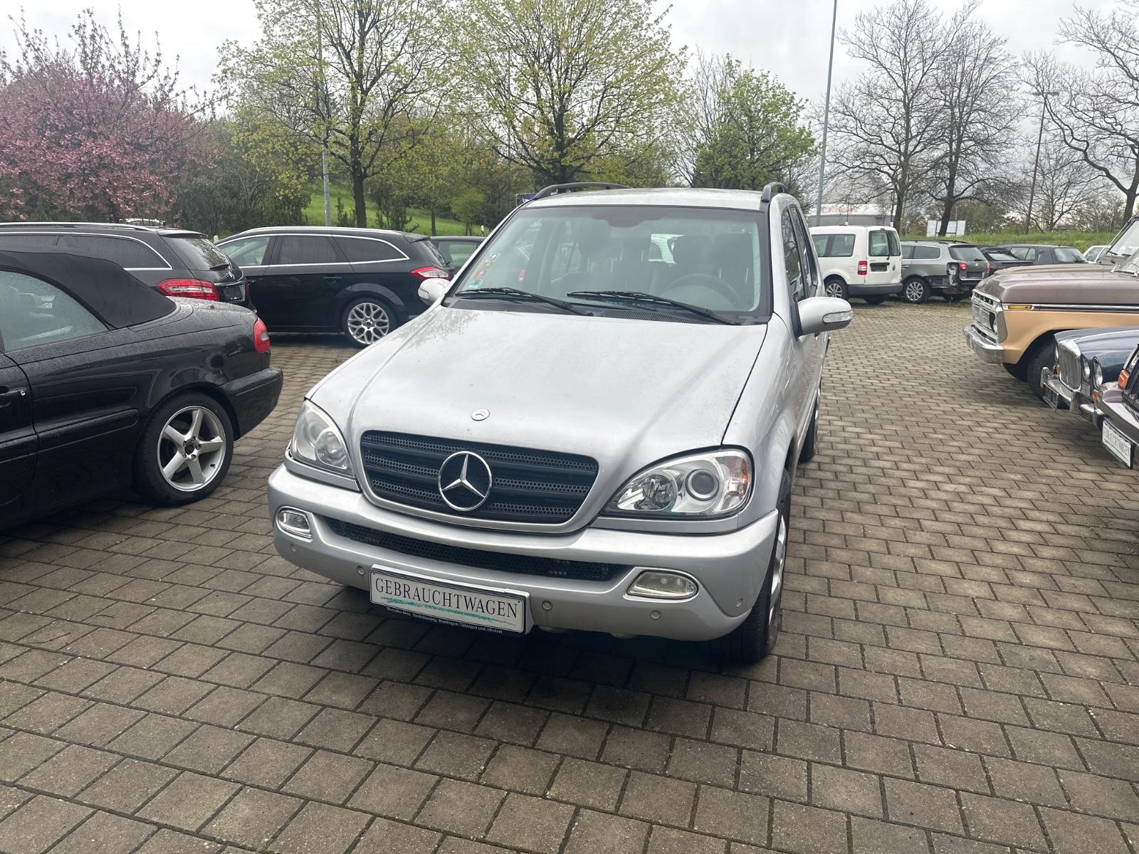 Mercedes-Benz ML 270 CDI    1´ H A N D