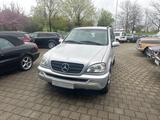 Mercedes-Benz ML 270 CDI    1´ H A N D - silberne Mercedes-Benz ML 270
