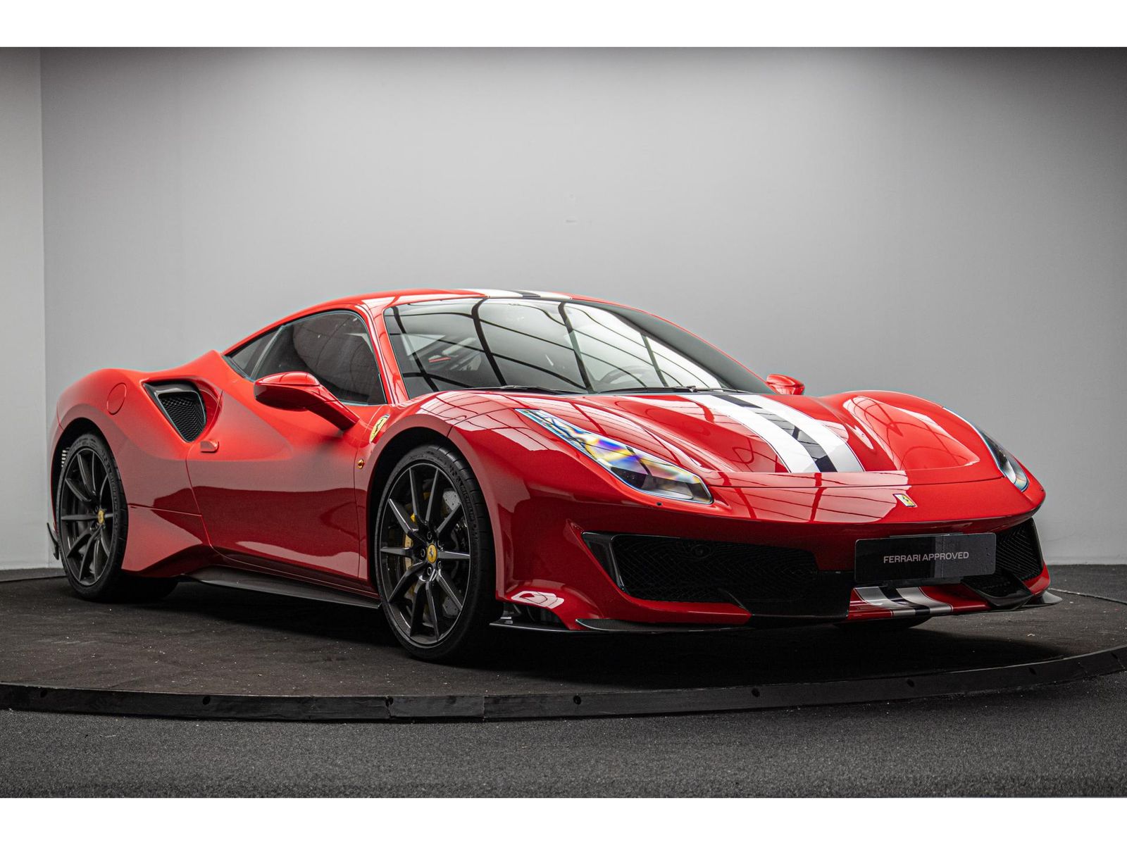 Ferrari 488 3.9 720 PISTA imagem 3