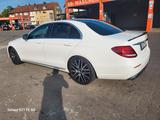 Mercedes-Benz E 220 d Autom. - - Mercedes-Benz E 220 mit Diesel-Antrieb: Weiß, Limousine