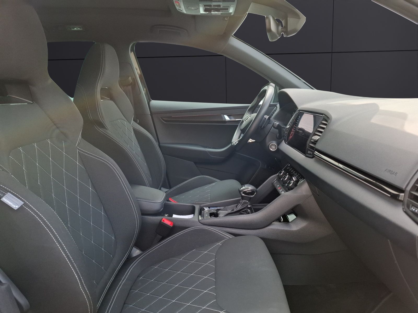 Fahrzeugabbildung SKODA Karoq TSI Sportline DSG 4x4 LED AHK Navi PANO AC