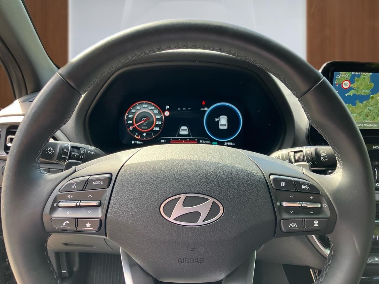 Fahrzeugabbildung Hyundai i30 DCT ADVANTAGE LED*NAVI*2Z-KLIMA*CARPL*KEYLES