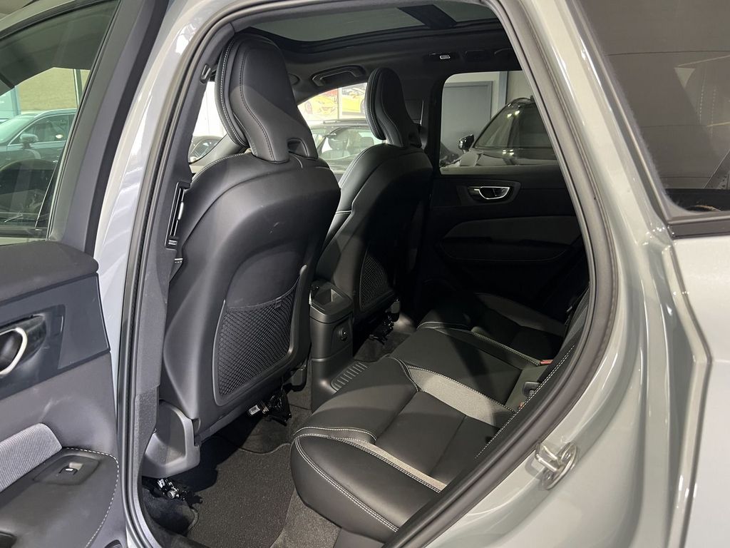 Volvo XC60 T6 Plus Dark Recharge AWD ACC BLIS AHK LED