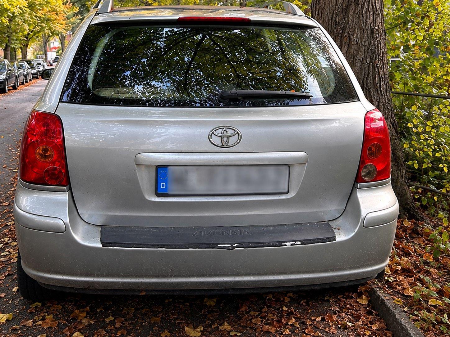 Toyota Avensis 2006 — interior
