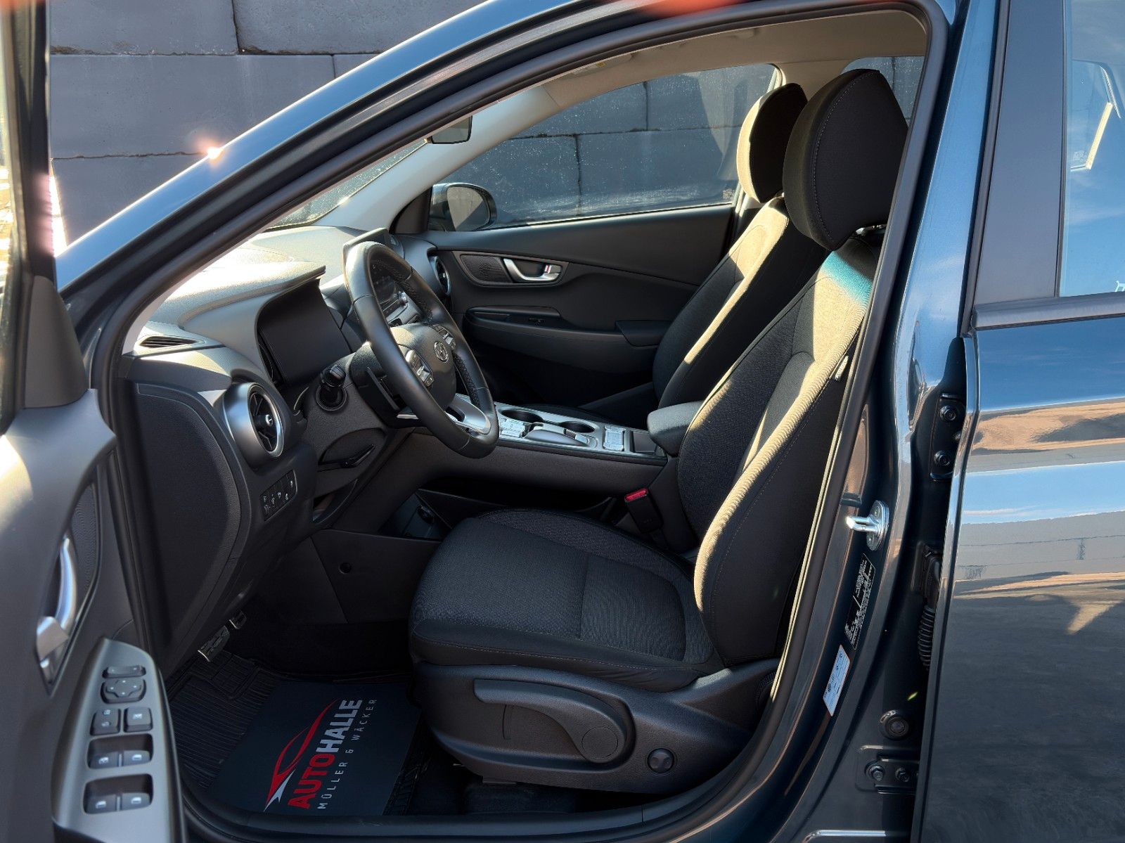 Fahrzeugabbildung Hyundai KONA Elektro SHZ LHZ ACC LKA PDC CAM LFA CarPlay