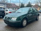 Volkswagen Bora Lim. Basis - gebrauchte Volkswagen Bora aus dem Jahr 2000