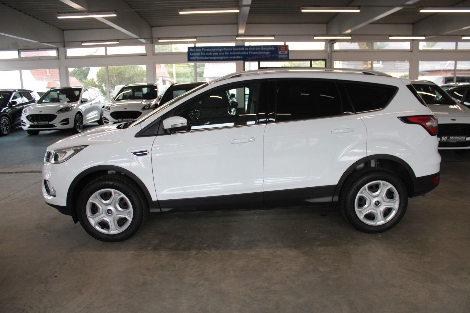 Fahrzeugabbildung Ford Kuga TREND KLIMA AHK WinterPaket Allwetter