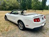 Ford  Mustang Cabrio Weiß V6, 64.000km, TÜ... - Ford Mustang Gebrauchtwagen in Frankfurt