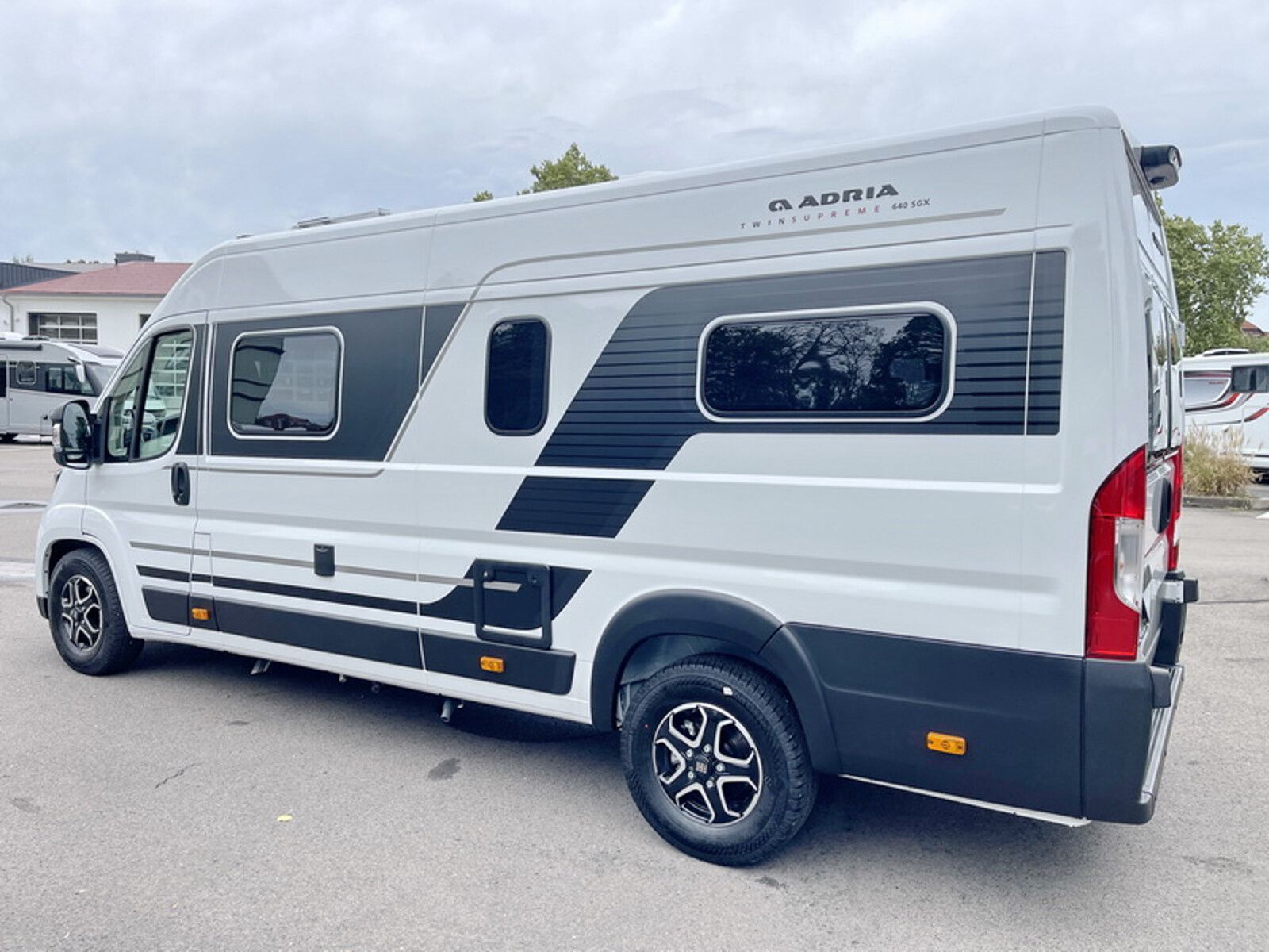 Fahrzeugabbildung Adria Twin Edition 640 SGX Windschutzscheibe beheizt