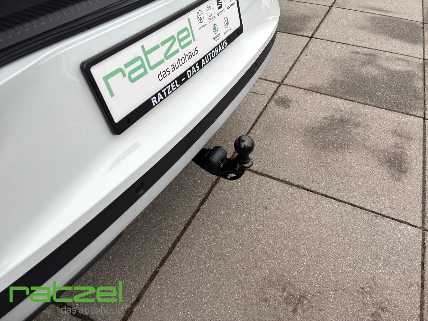 Fahrzeugabbildung Volkswagen T-Roc STYLE 1.5eTSI IQ.Light+Navi+AHK+Black Styl