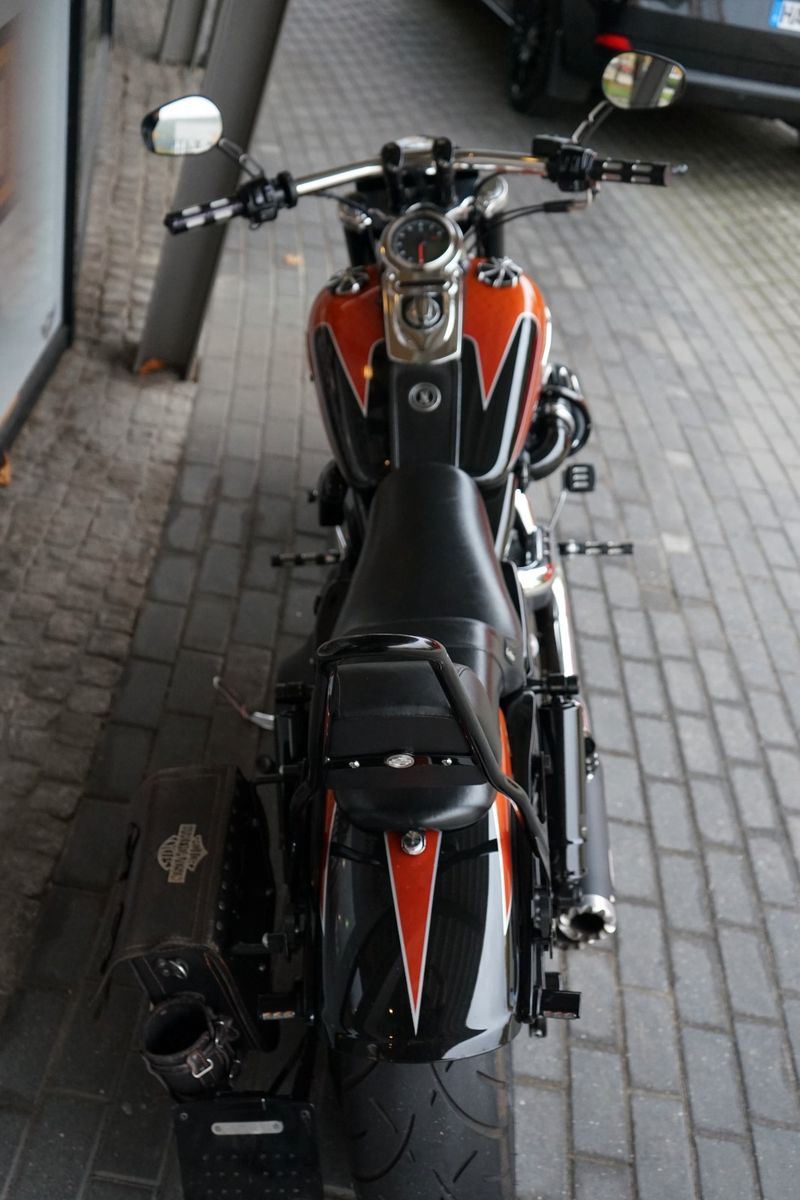 Fahrzeugabbildung Harley-Davidson Dyna Fat Bob 96cui - Custom Paint - HD-Parts