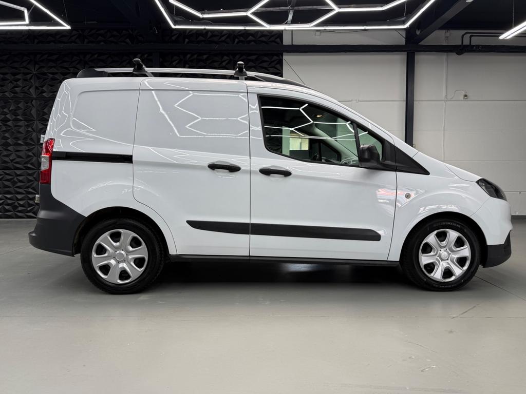 Ford Transit Courier 1.5 TDCi, Foto 8 von 40