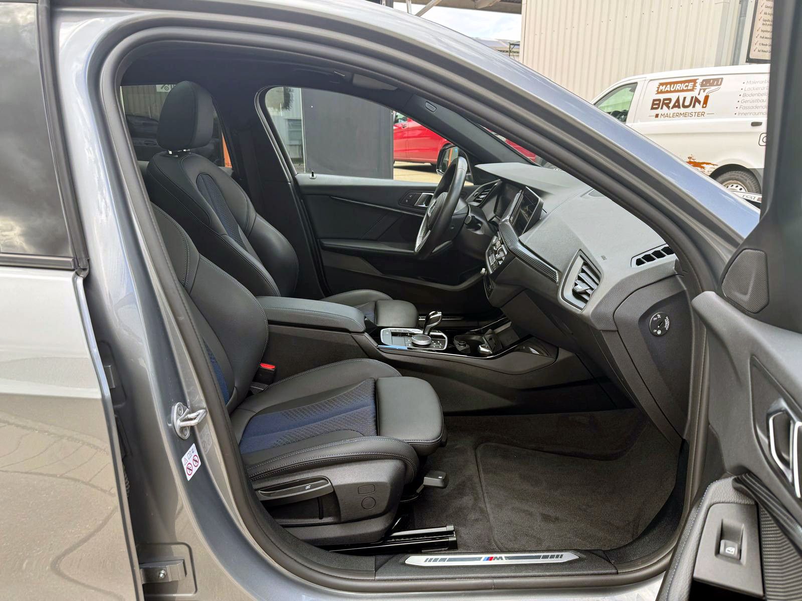 Fahrzeugabbildung BMW 118i M-Sport Steptr. NAV PDC KAM PANO TEMP HIFI