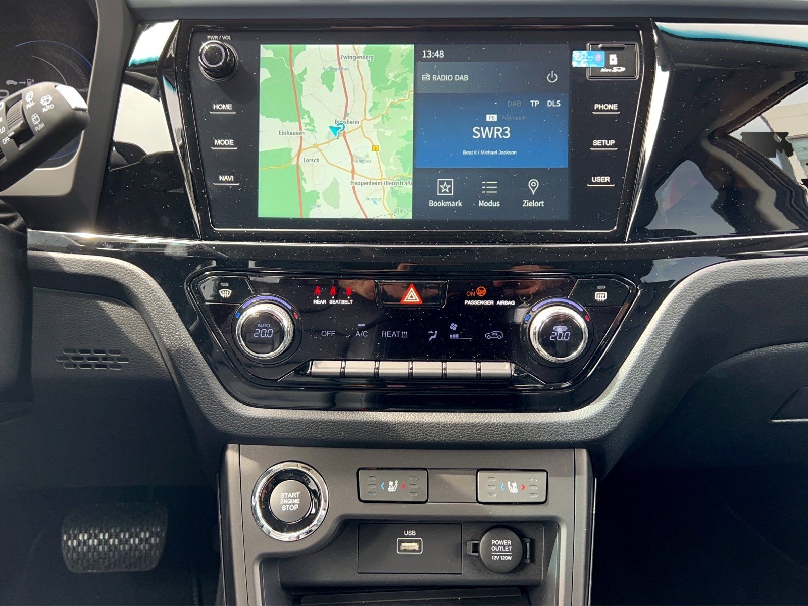 Fahrzeugabbildung Ssangyong Korando E-Motion Titanium 140 kW VORFÜHRWAGEN!