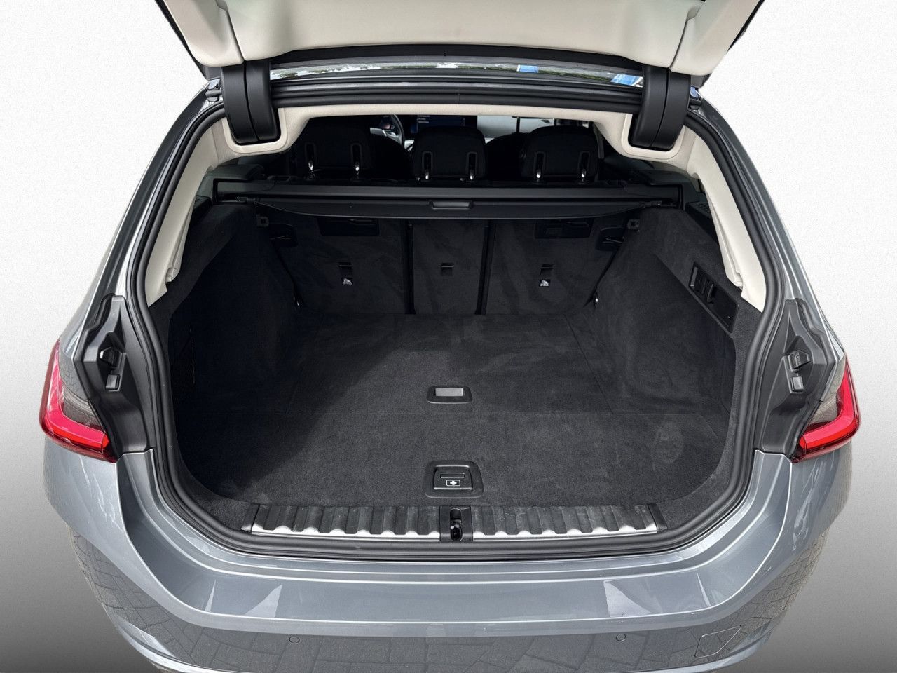 BMW 318i Touring Aut. LC+ LED Tempo SHZ DAB+ Navi foto 15