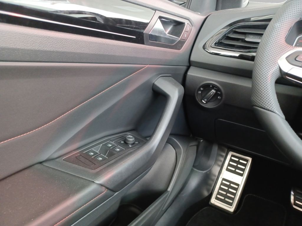 Fahrzeugabbildung Volkswagen T-Roc Cabriolet 1.5 TSI DSG R-Line Edition Karma