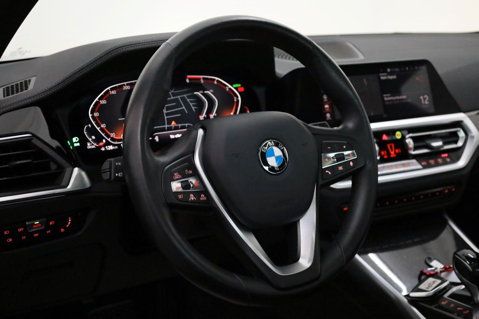 Fahrzeugabbildung BMW 330dA xDrive Luxury Line Leder,Navi,LED,SH,SD