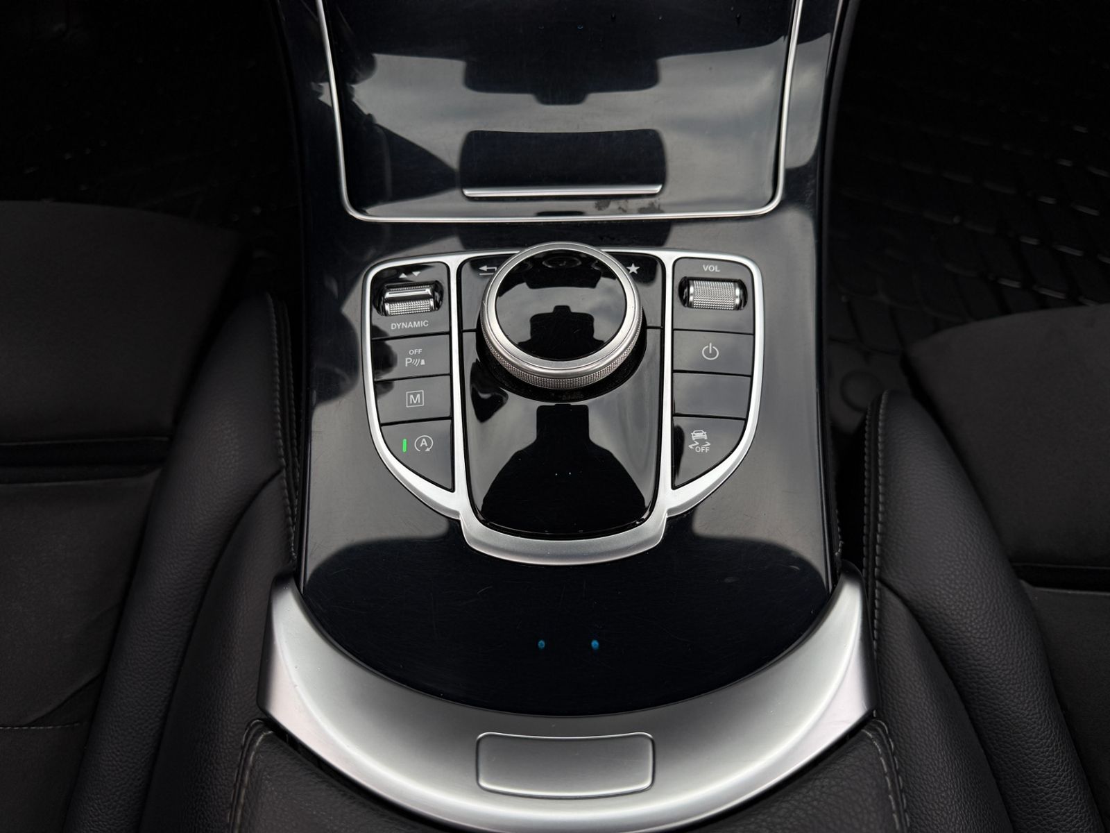 Fahrzeugabbildung Mercedes-Benz GLC 220 d 4Matic AMG Line PANO LED NAV