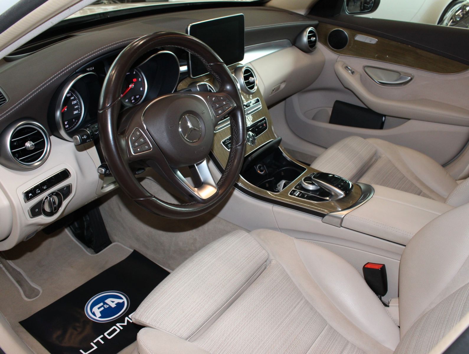 Fahrzeugabbildung Mercedes-Benz C 250 BlueTEC T EXCLUSIVE*AHK*HUD-UP