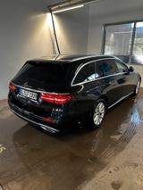 Mercedes-Benz E 220 d T Autom. - AHK  - Mercedes-Benz E 220 mit Diesel-Antrieb: Schwarz, Kombi